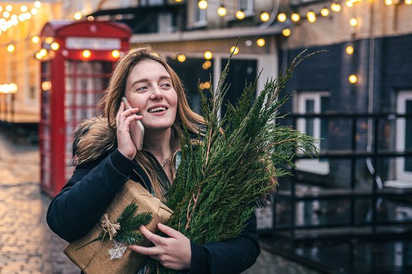 Mini sapins, maxi effet : comment sublimer votre espace pour Noël 2023 !