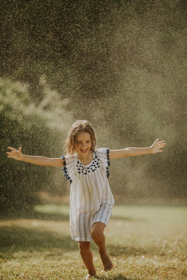 Comment mettre en œuvre un système de gestion des eaux grises pour l'irrigation des espaces verts dans les quartiers d'affaires ?