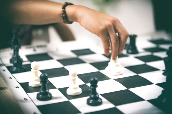 Pourquoi et comment apprendre à jouer aux échecs ?
